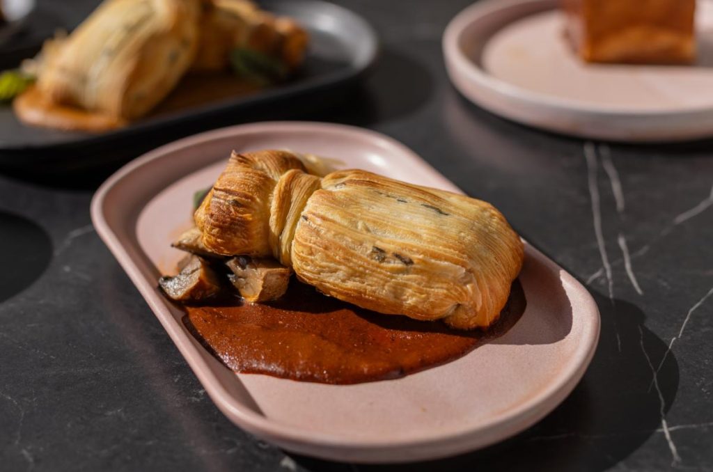 ¿Ya conoces la Croi-Jolota? La fusión de un tamal con un croissant