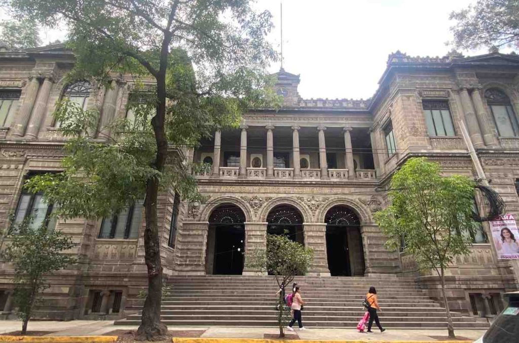 Punto emblemático de la colonia Santa María la Ribera está el Museo de Geología de la UNAM