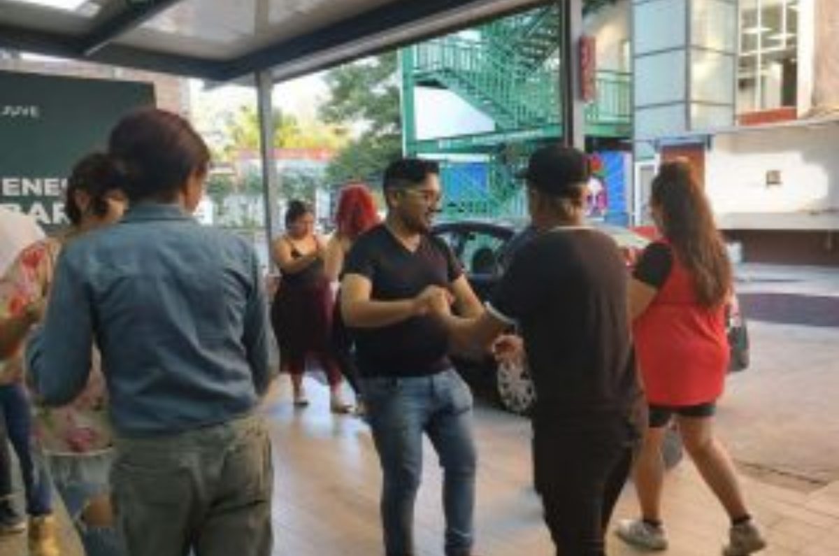 Lánzate a las clases baile de salsa y bachata en la Alcaldía Tláhuac ¡Gratis!