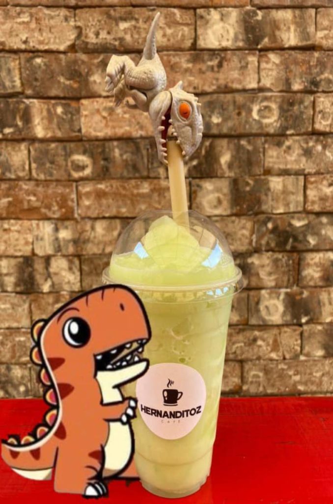 Frappesaurio, el drink que tiene un figurita de dino