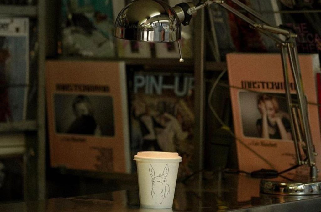 Lolo: café y puesto de revistas en una esquinita de la Condesa