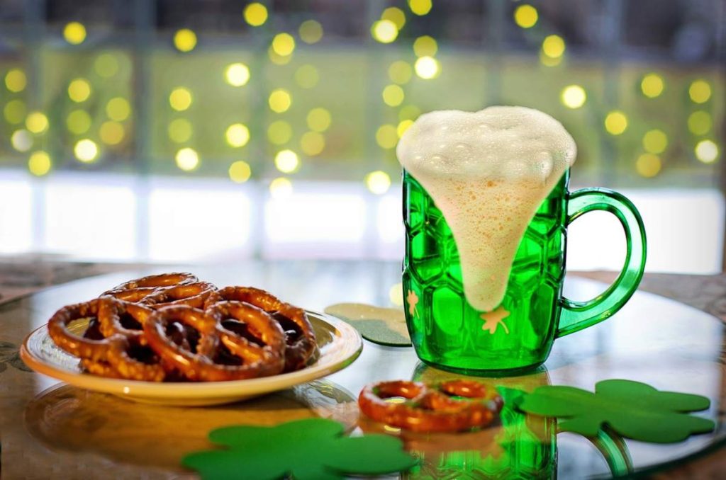 8 lugares en CDMX para tomar cerveza verde por el Día de San Patricio 