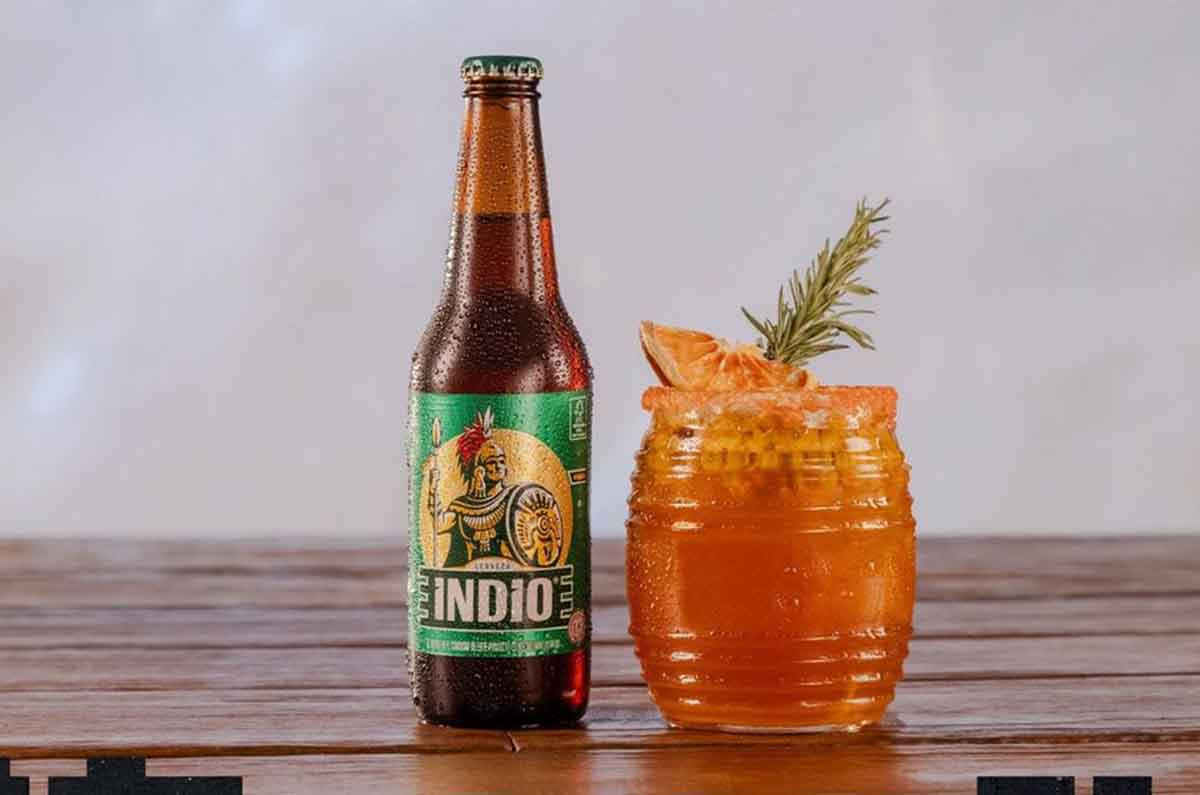 Mexología Indio: cocteles con las cerveza más rockstar en el Vive Latino 2024
