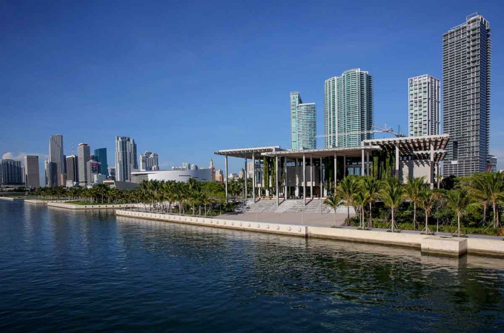 Descubre las mejores actividades para disfrutar en Miami desde arte en el Pérez Art Museum hasta aventuras acuáticas y gastronomía local
