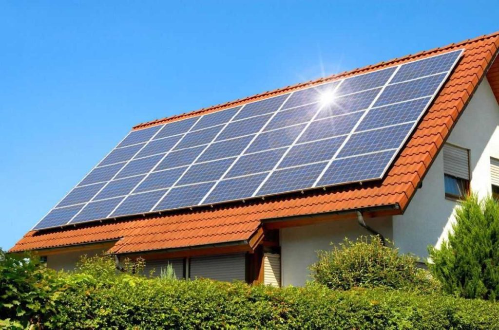 Consigue un panel solar gratuito de la CFE