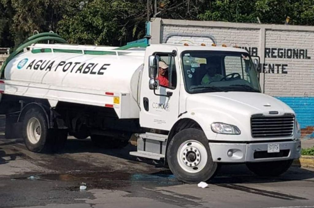 ¿Te quedaste sin agua? Checa cuánto cuesta una pipa en CDMX 