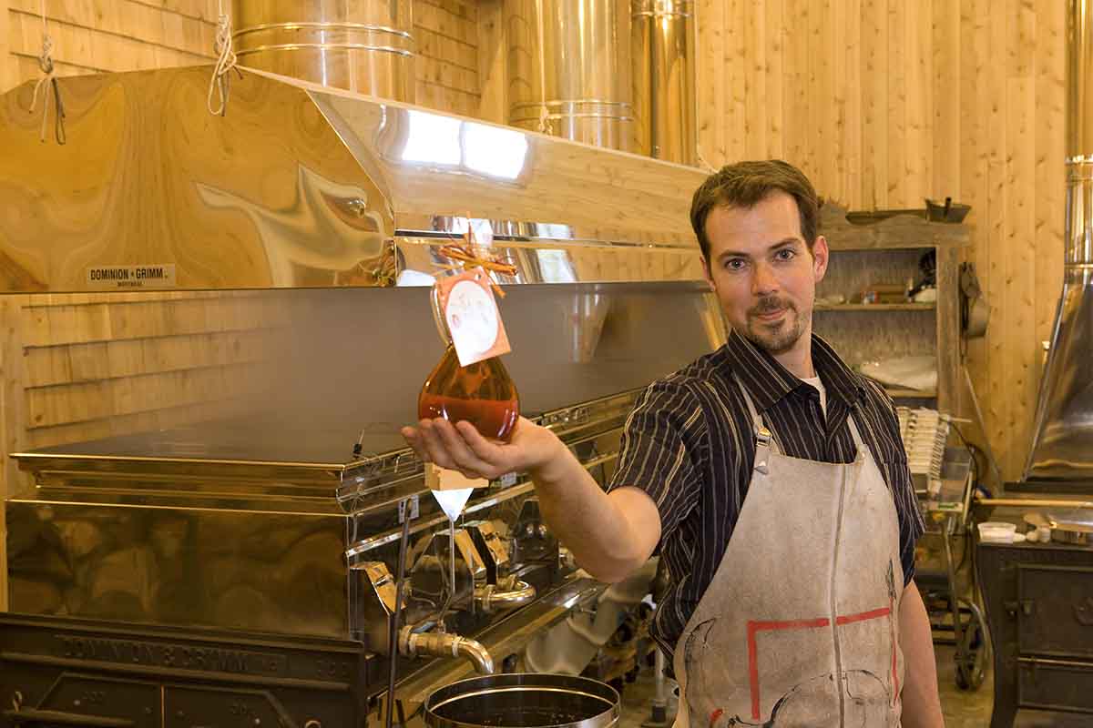 Descubre las encantadoras cabañas de azúcar en Quebec, un tesoro gastronómico y cultural que te sumergirá en la dulzura de la primavera.