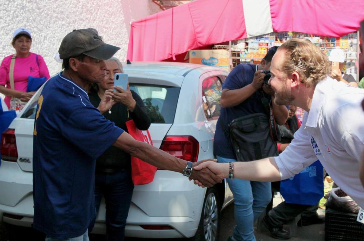 santiago-taboada-recibe-apoyo-de-comerciantes-de-la-magdalena-contreras