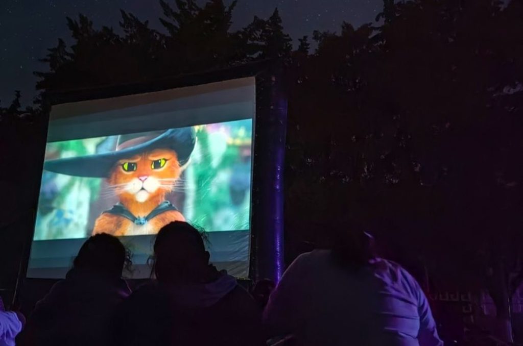 Show de fuego, tambores gigantes y más en el Cine Camping Teotihuacán 2024