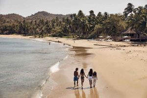 Four Seasons Resort Tamarindo, un resort con playa contacto con la naturaleza