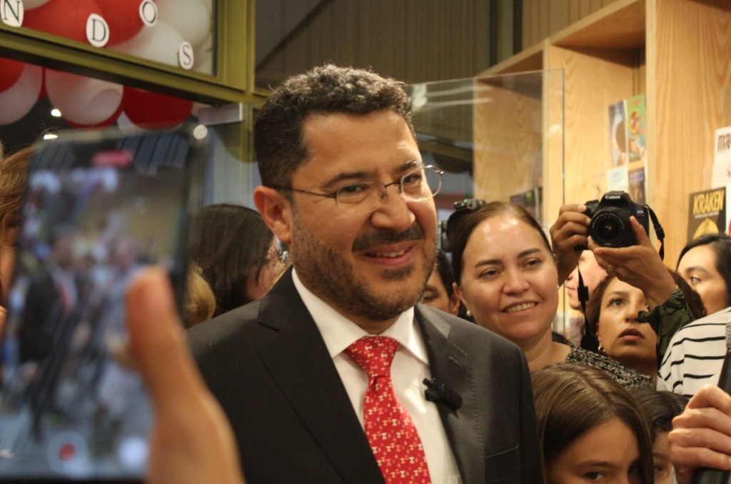 Marti Batres reconoce agua contaminada
