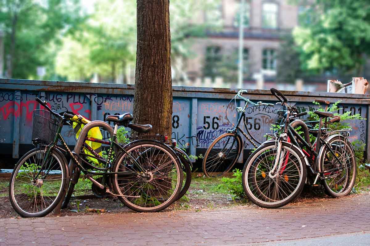 Descubre cinco destinos imperdibles para los amantes de la bicicleta, gracias a Booking, desde Copenhague hasta Berlín.