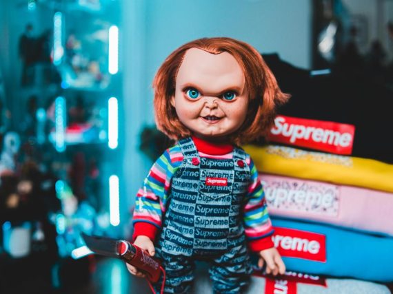 ¿Fan del terror? Lánzate al festejar el Chucky Day en la Extraña Pizza