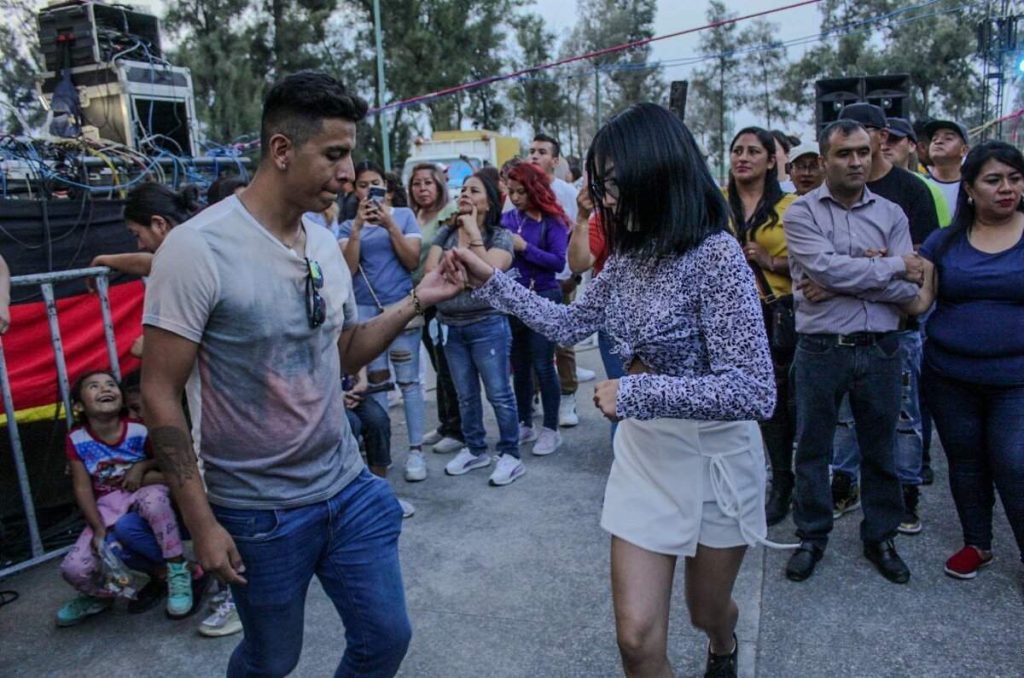 Clases de baile salsa en el Bosque de Chapultepec