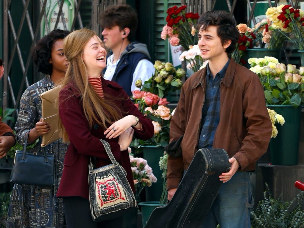 Elle Fanning y Timothée Chalamet, A Complete Unknown (2025)