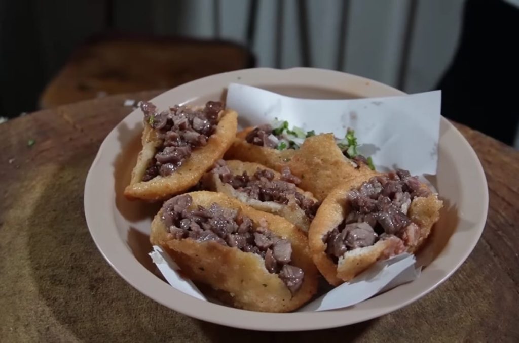 ¿Cómo llegar a los tlacoyos rellenos de suadero en Neza?