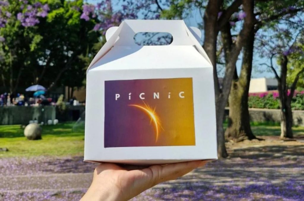 Este kit para ver el eclipse en CU tiene helado y unos lentes