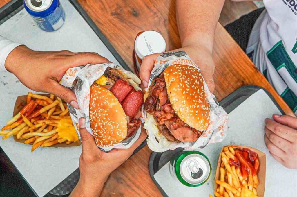 Conoce las mejores hamburguesas al carbón, Burger & Jochs