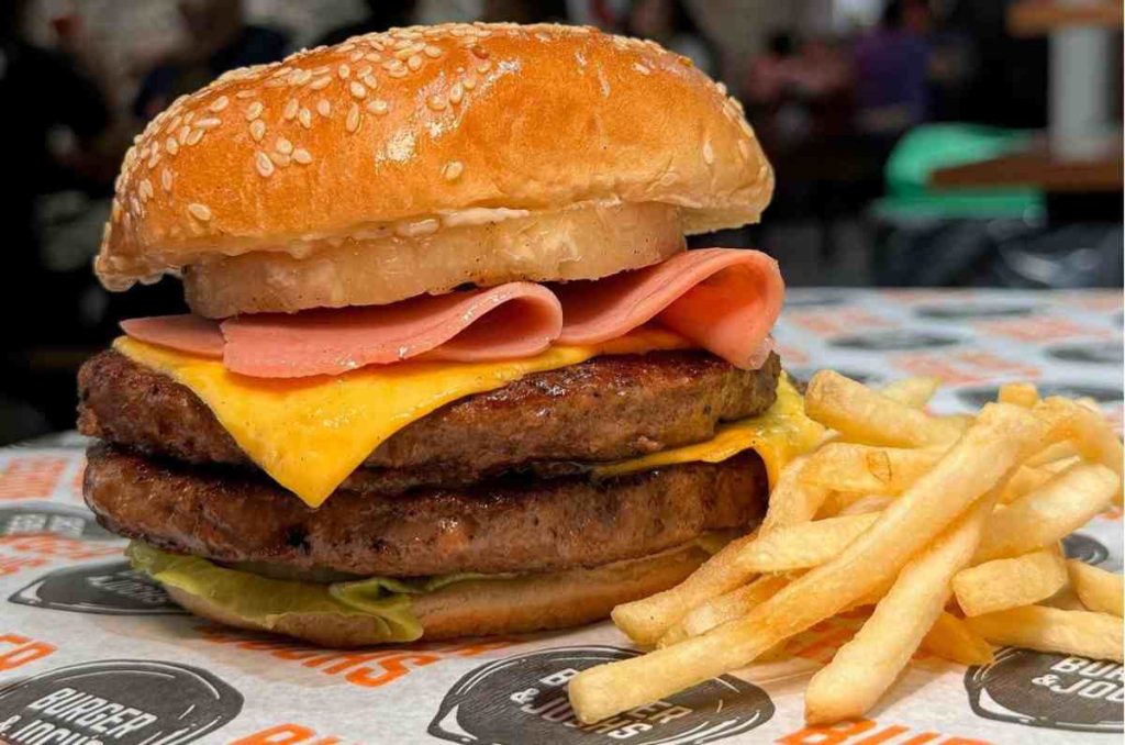 Conoce el mejor lugar de hamburguesas al carbón