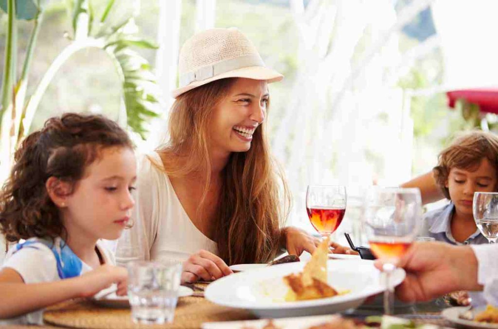 Selección de restaurantes y cafeterías con juegos para niños.