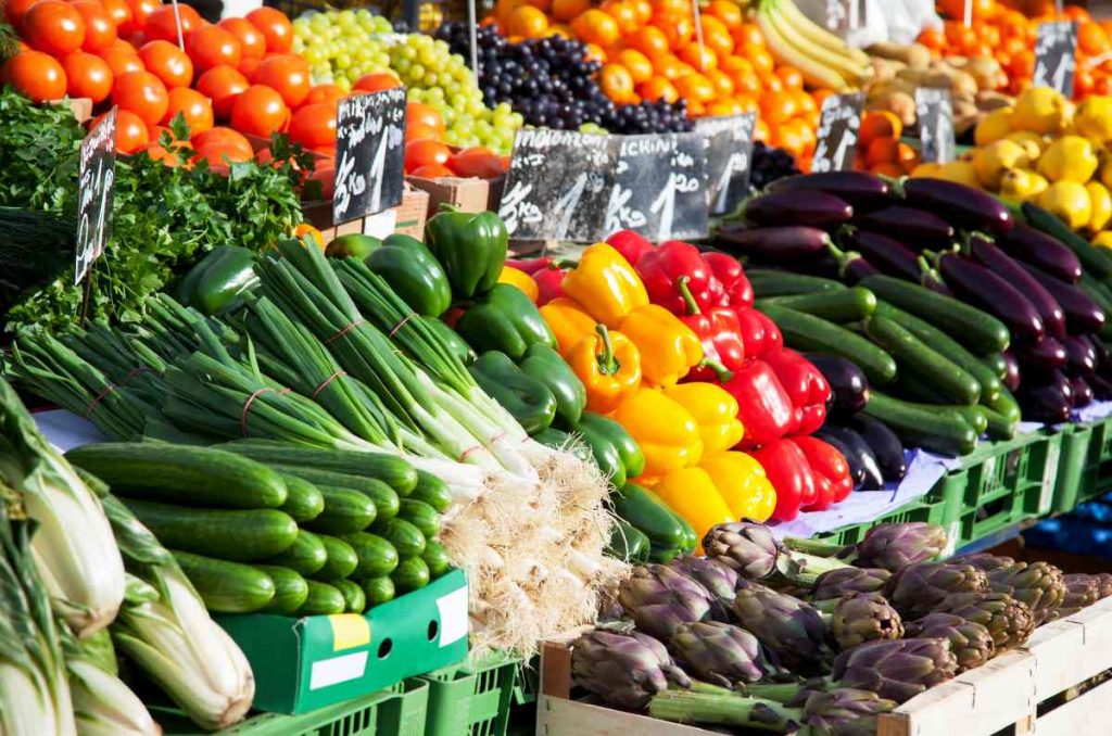 Echa un vistazo a los mejores mercados en la Ciudad de México que seguro querrás visitar.