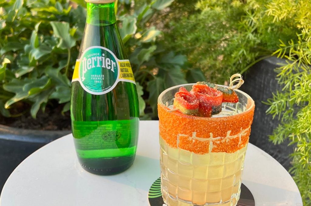 Descubre “La Tiri-Quila” ¡El drink infusionado con gomitas arcoíris!