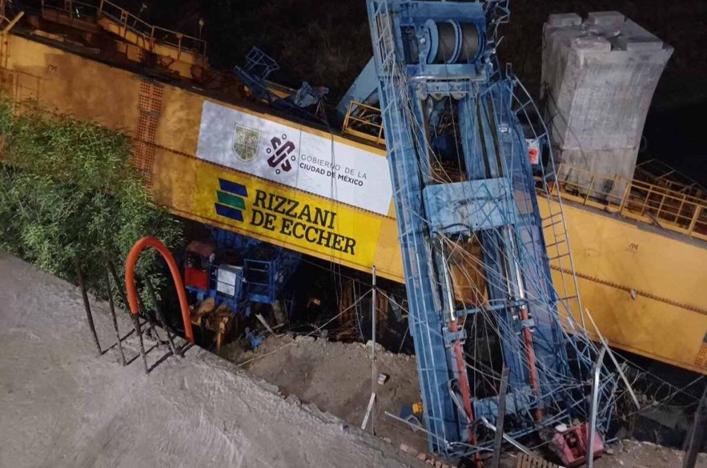 Cae lanzadora de dovelas en obras del Tren Interurbano México-Toluca