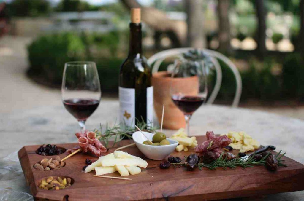 Descubre todo lo que habrá en el segundo festival del vino y el queso en el Parque Naucalli.