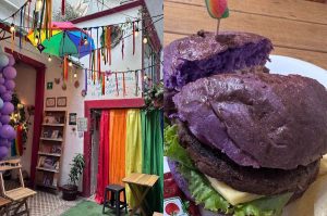 Visita la cafetería LGBTTTIQA+ de la Roma Norte ¡Así es Ágora Café!