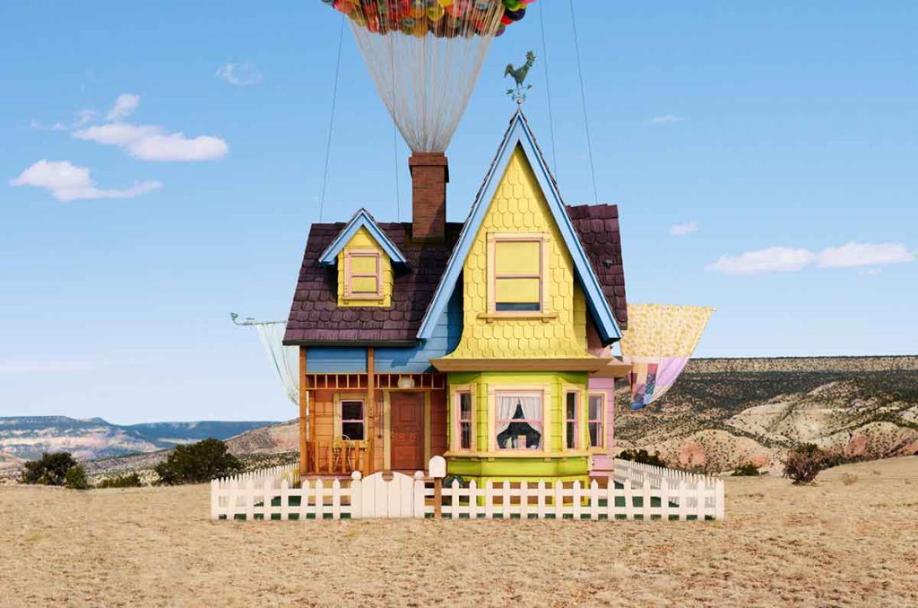 Airbnb Icónicos: una nueva categoría de experiencias ofrecidas por íconos famosos de todo el mundo: Feid, Pixar, X-Men, Doja Cat y Khaby Lame