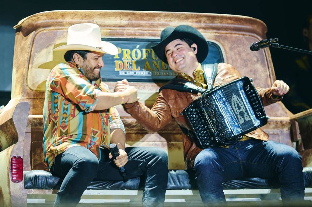 Alfredo Olivas y Julión Álvarez CDMX concierto