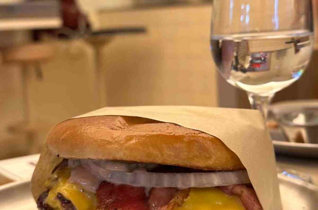Bobo Burgers: tarde de papitas, vino y hamburguesas en la Condesa 2
