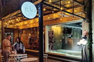 Báo: el lugar con un cine y karaoke secretos