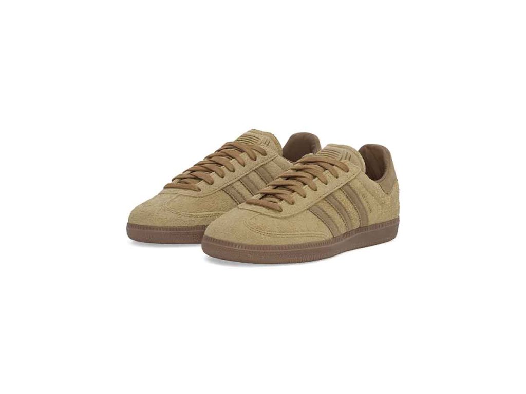 Adidas Originals y JJJJound presentan su más reciente colaboración inspirada en la estética futbolística.