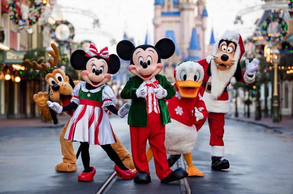¡La Navidad en Walt Disney World será inolvidable! Disfruta de desfiles mágicos, espectáculos impresionantes y comida navideña. 