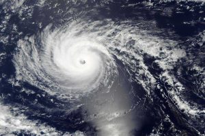 México en alerta ante nuevos ciclones tropicales y el huracán Beryl