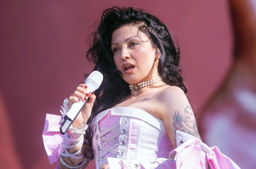 Mon Laferte en show de Jimmy Kimmel 2024