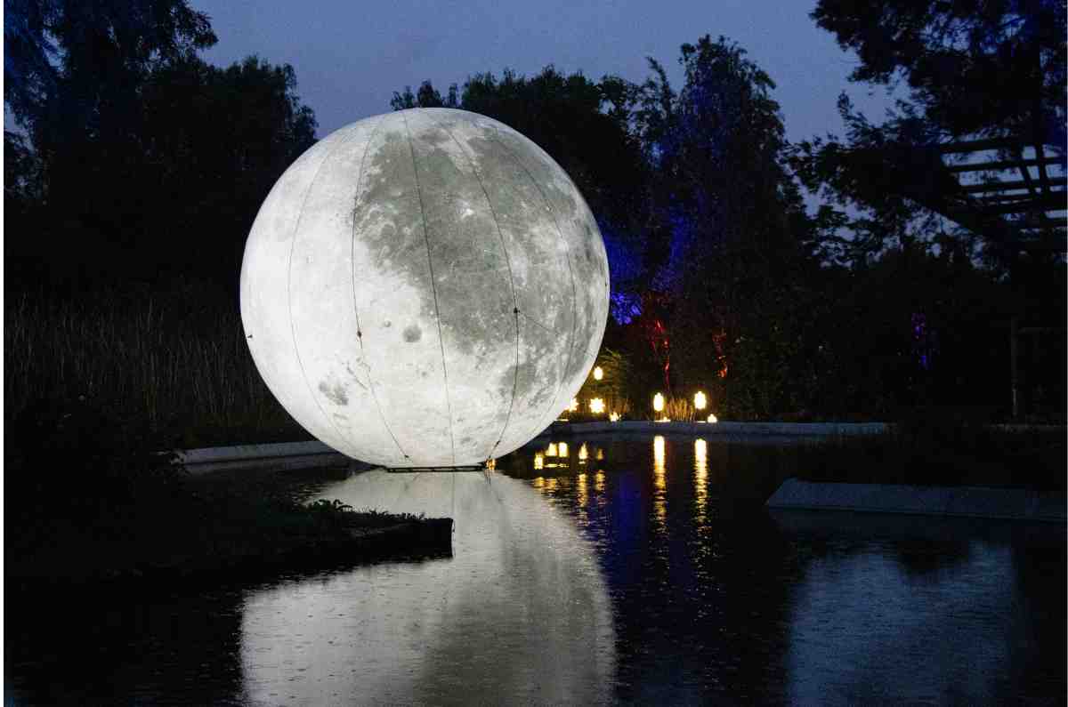 recorrido-por-secret-garden-iluminaria-en-parque-bicentenario