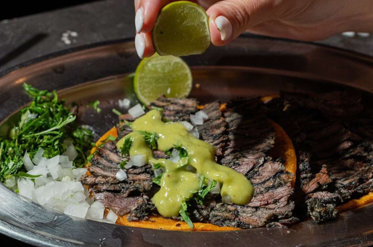 micheladas-las-nenas-en-colmillo-masaryk-tacos