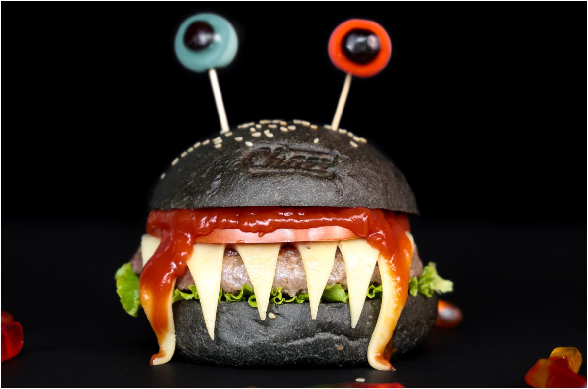 comida-tematica-de-halloween-hamburguesa-mounstro