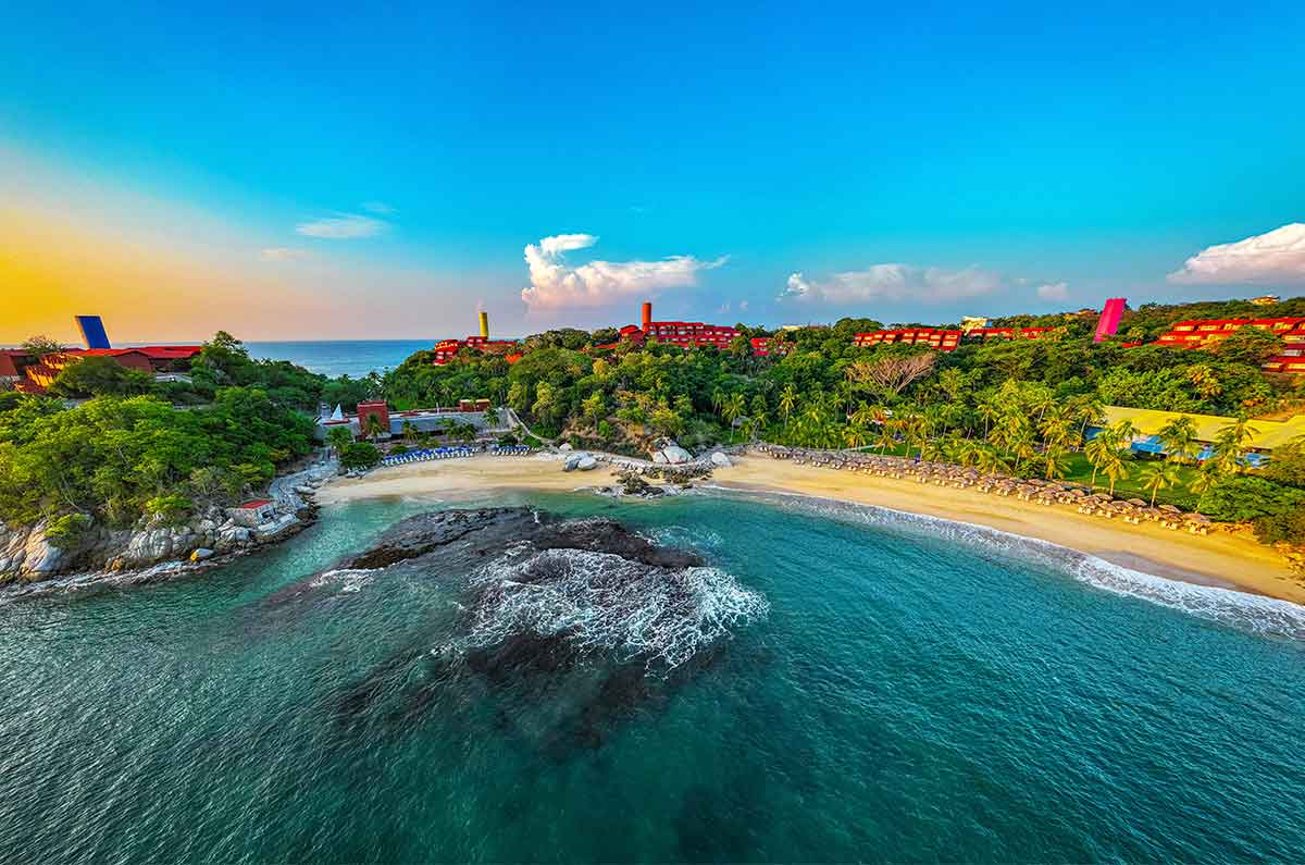 Descubre Las Brisas Huatulco, el paraíso escondido que no te puedes perder