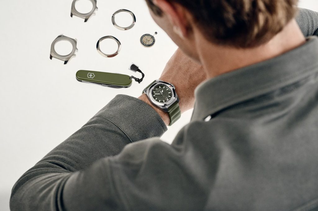 La nueva colección I.N.OX. Automático & Small de Victorinox, destaca por su geometría impecable, innovación y materiales innovadores.