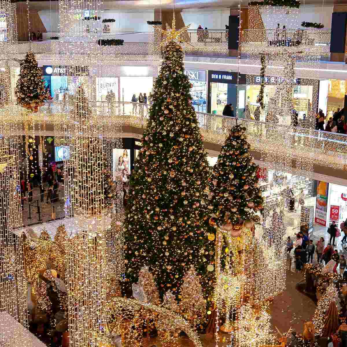 Árboles de Navidad en centros comerciales de CDMX