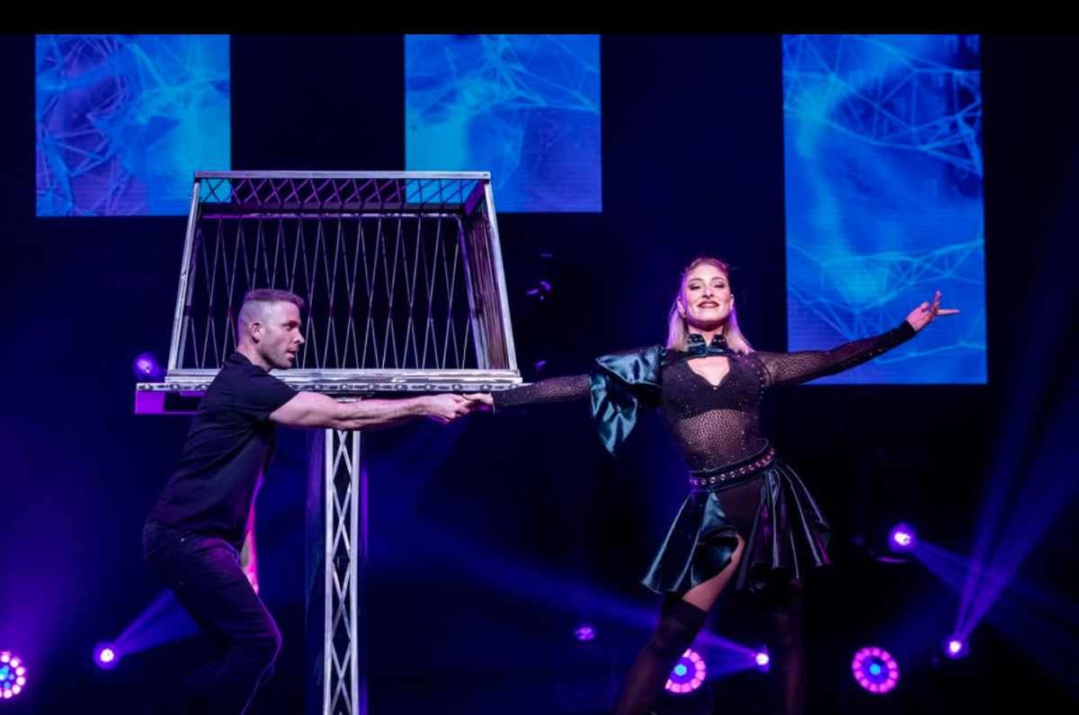 the-illusionists-magic-of-holidays