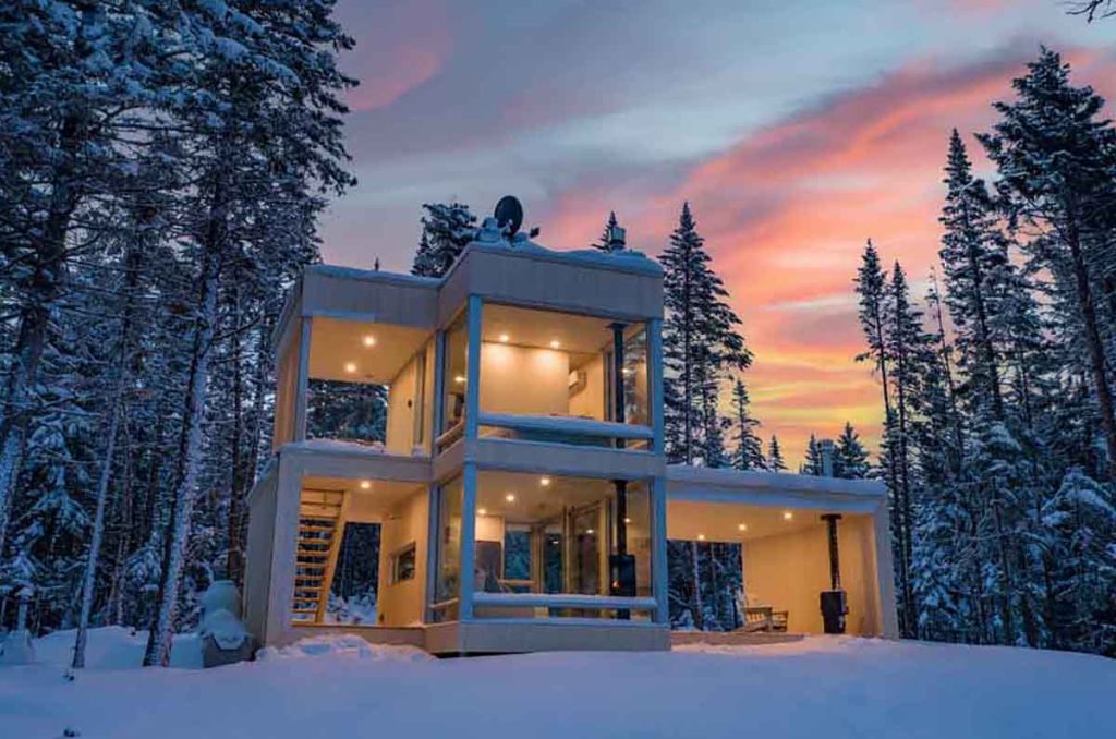 Airbnb te invita a celebrar la Navidad en un lugar mágico. Desde cabañas en la nieve hasta casas de campo con chimenea.