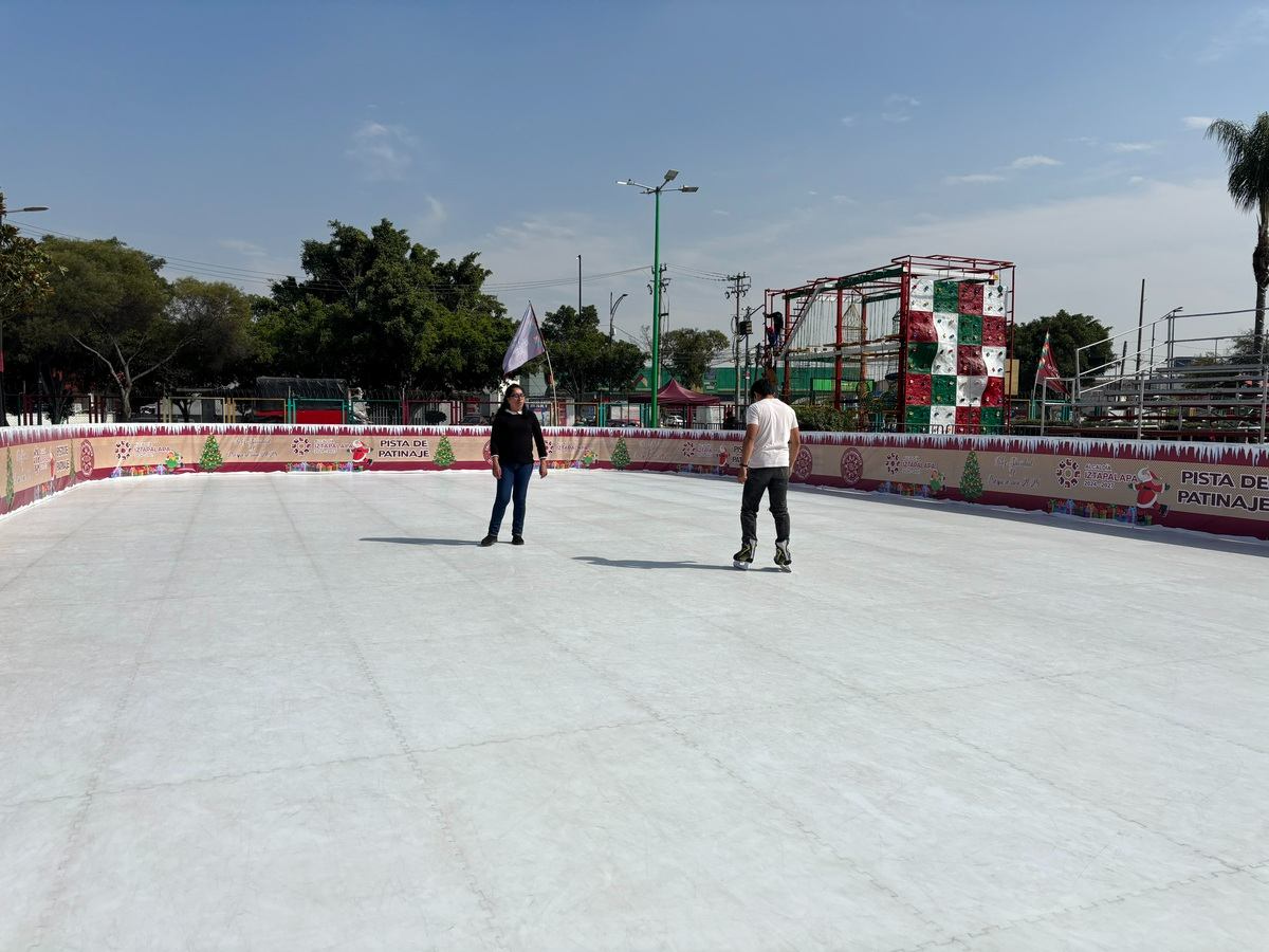 Pistas de hielo en Iztapalapa por Navidad