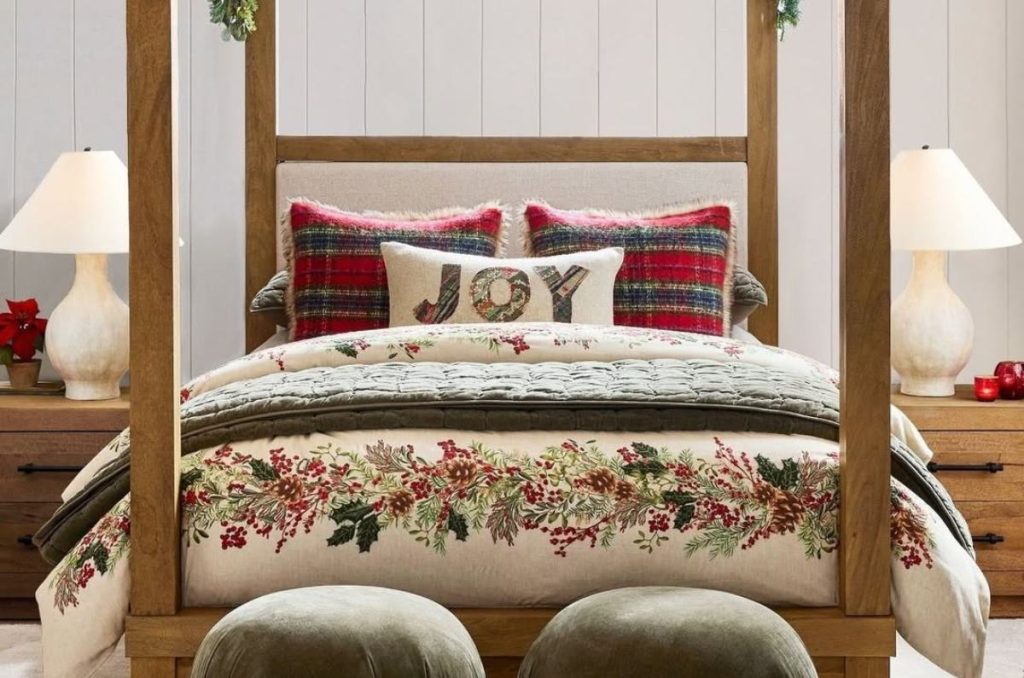 Disfruta la temporada navideña con la mejor decoración de Pottery Barn. ¡Mantas, velas, decoraciones y más!