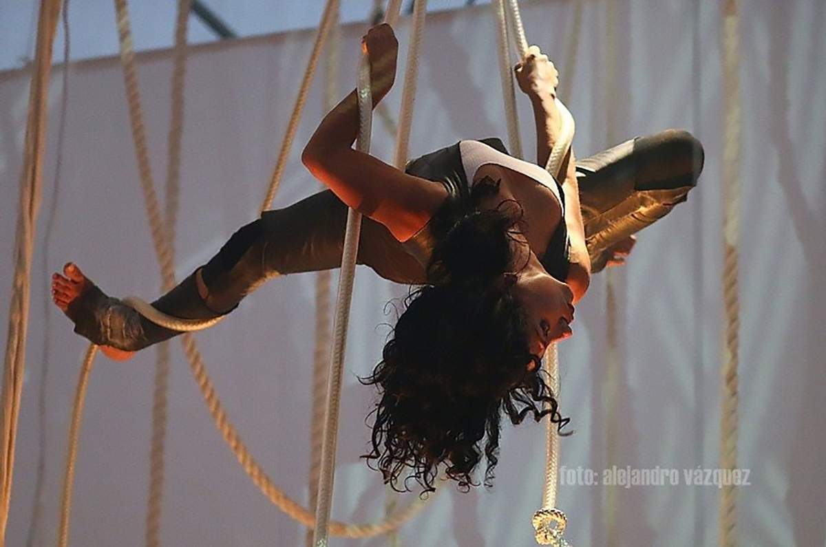 luna-eva-un-espectaculo-que-transforma-el-circo-en-poesia-teatral-4