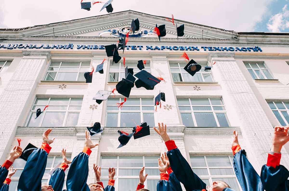 Cómo elegir la universidad adecuada para una carrera ejecutiva