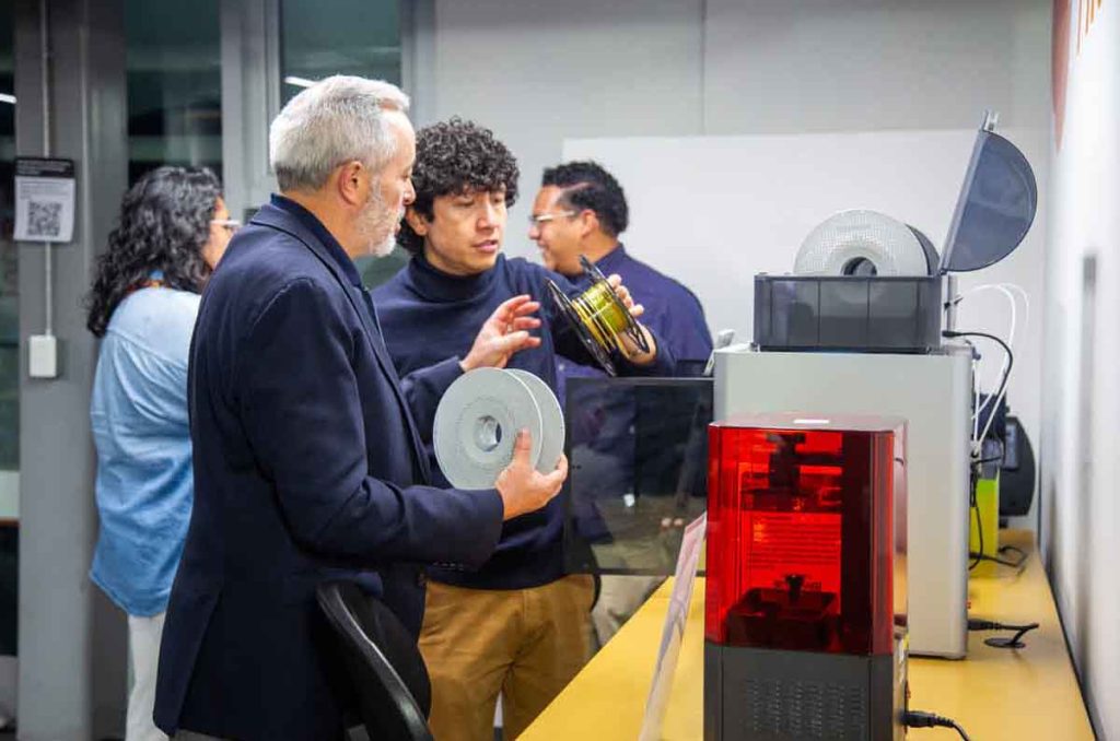Colegio Americano Lanza Design Tank: Espacio para Creatividad y Aprendizaje